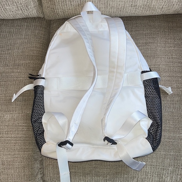 Lululemon All Hours Backpack - Picture 6 of 15